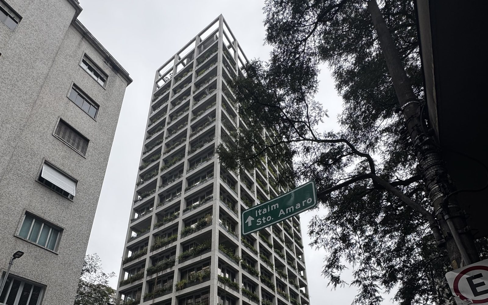 Edificio en un cruce de la Alameda Santos, en São Paulo